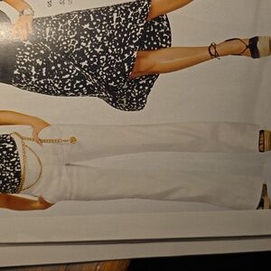 Cabi #5319 L, Never worn. I love this cut!